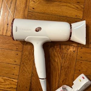 T3 Cura Luxe rose gold blow dryer